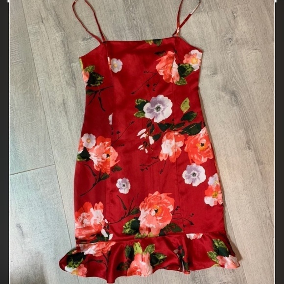 NWT GUESS Floral Slip Dress with Ruffle Bottom Red - Picture 5 of 7